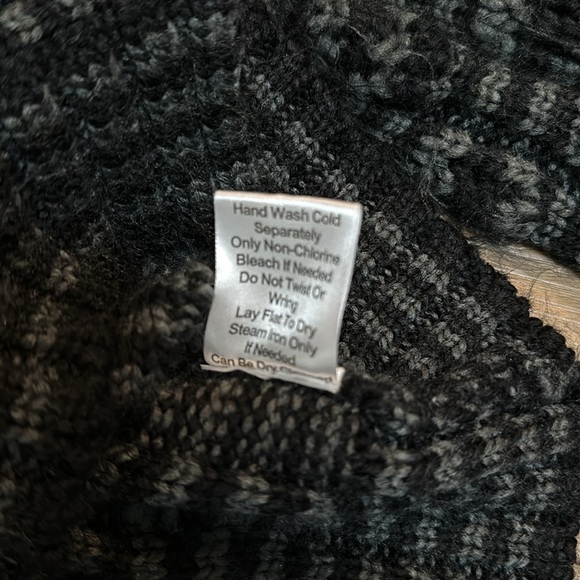 Cabi Black & Grey Whispy Crop Cardigan Sweater Size XS - Picture 9 of 9